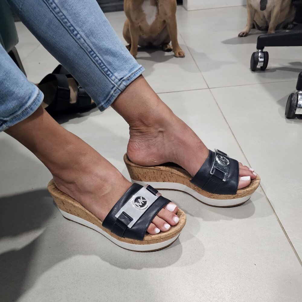 Michael Kor sandles black 8.5